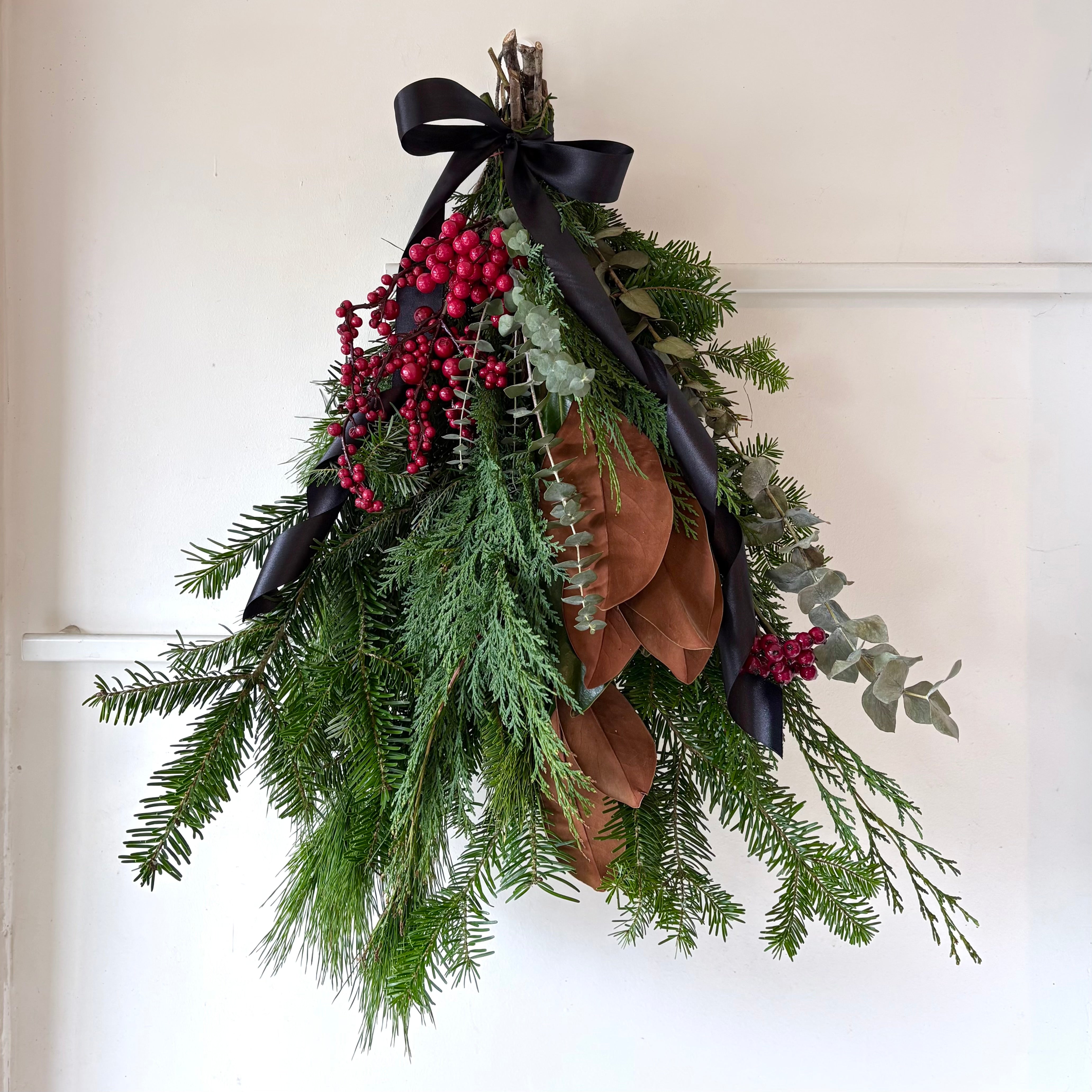 BERRY MERRY DOOR SWAG