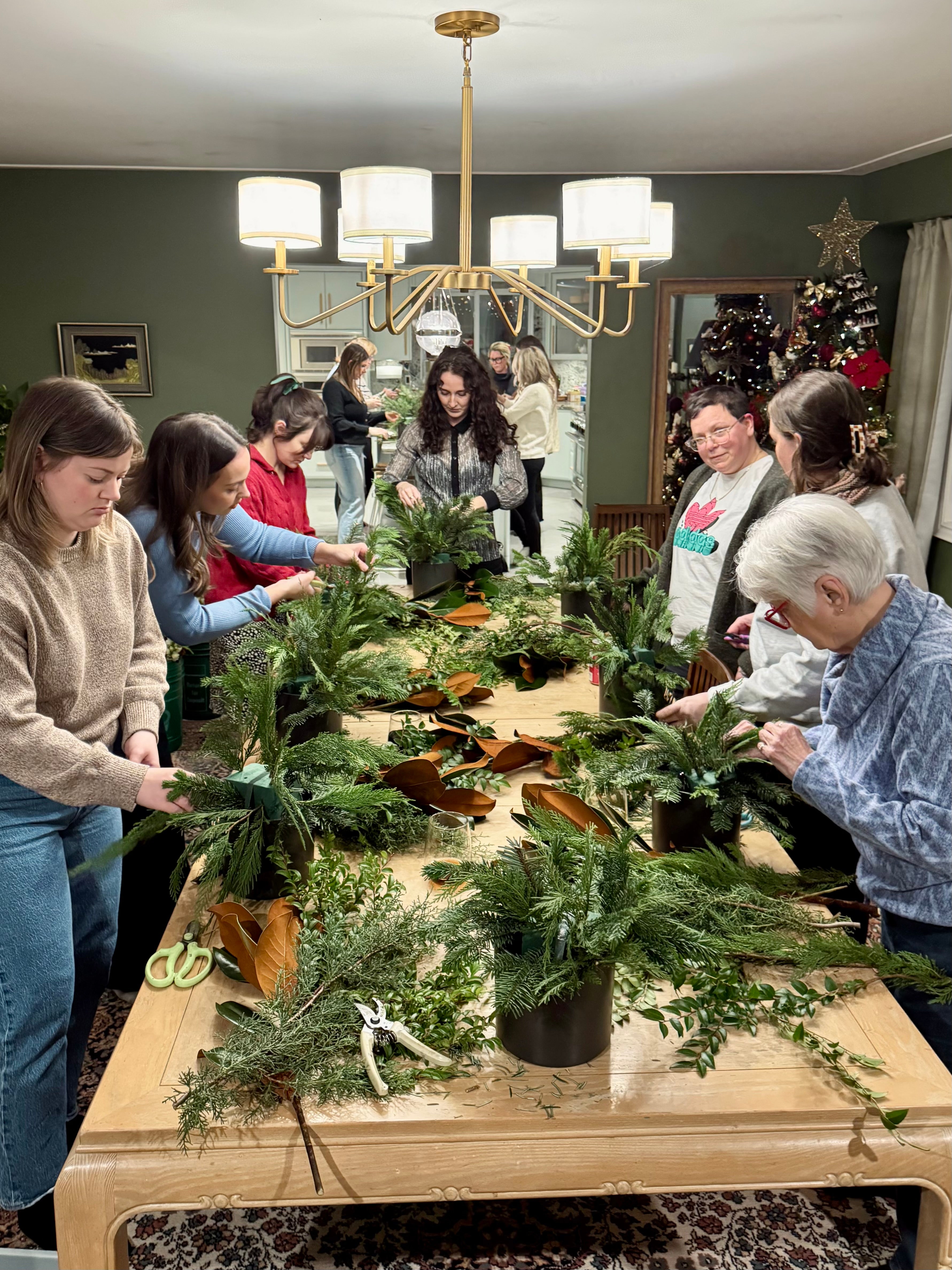 CUSTOM HOLIDAY WORKSHOP